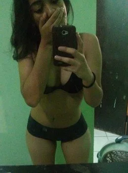 Anna Delgado puta flaquita exhibida image 7
