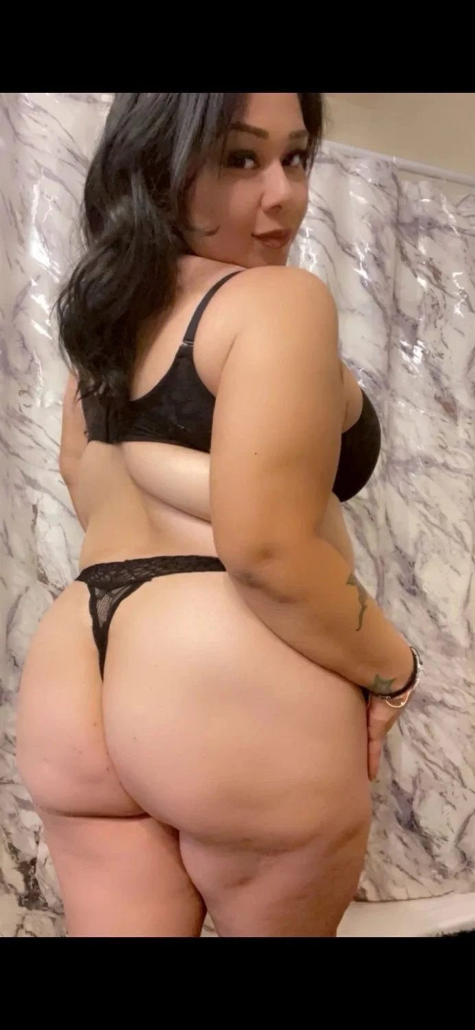 Mexican chick won’t leave me alone image 2