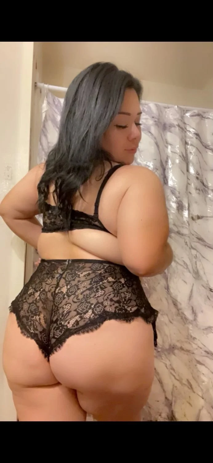 Mexican chick won’t leave me alone image 3