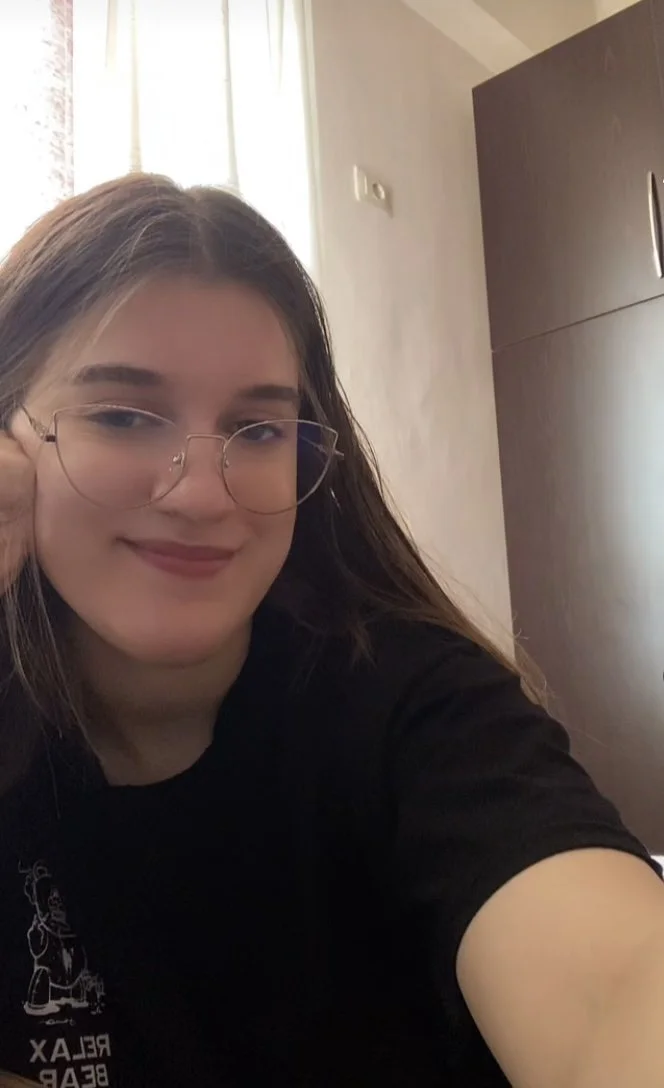 Sharing my shy 21 gf on kik. cuckedx image 3