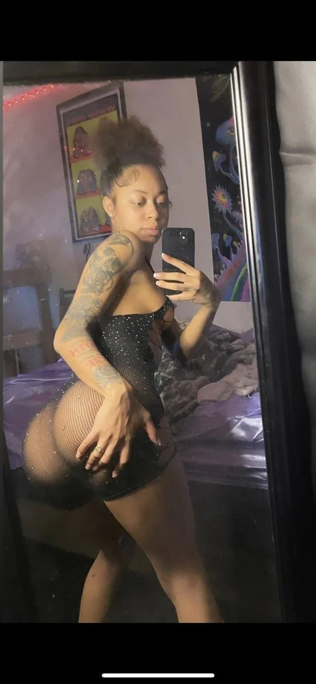 Pretty Ebony pussy image 17
