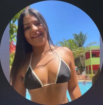 Puta casada exibindo a bucetinha pro amante cover image