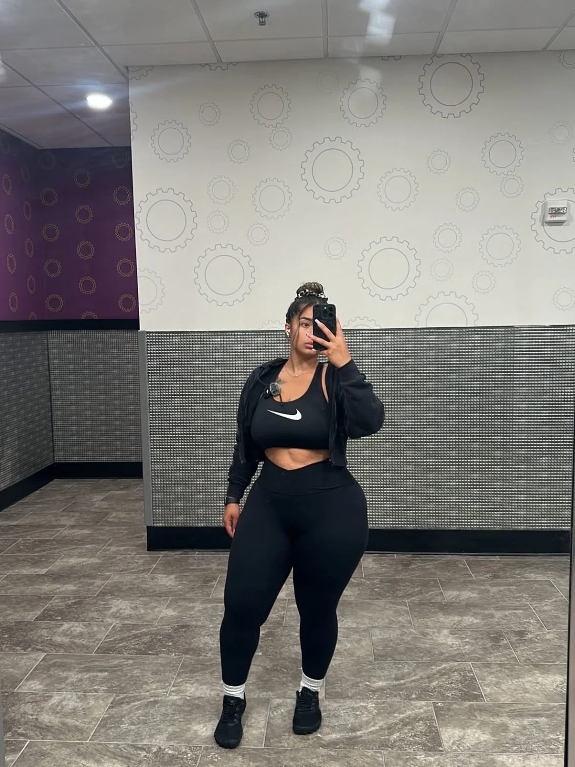 keepingupwqueen_ image 11