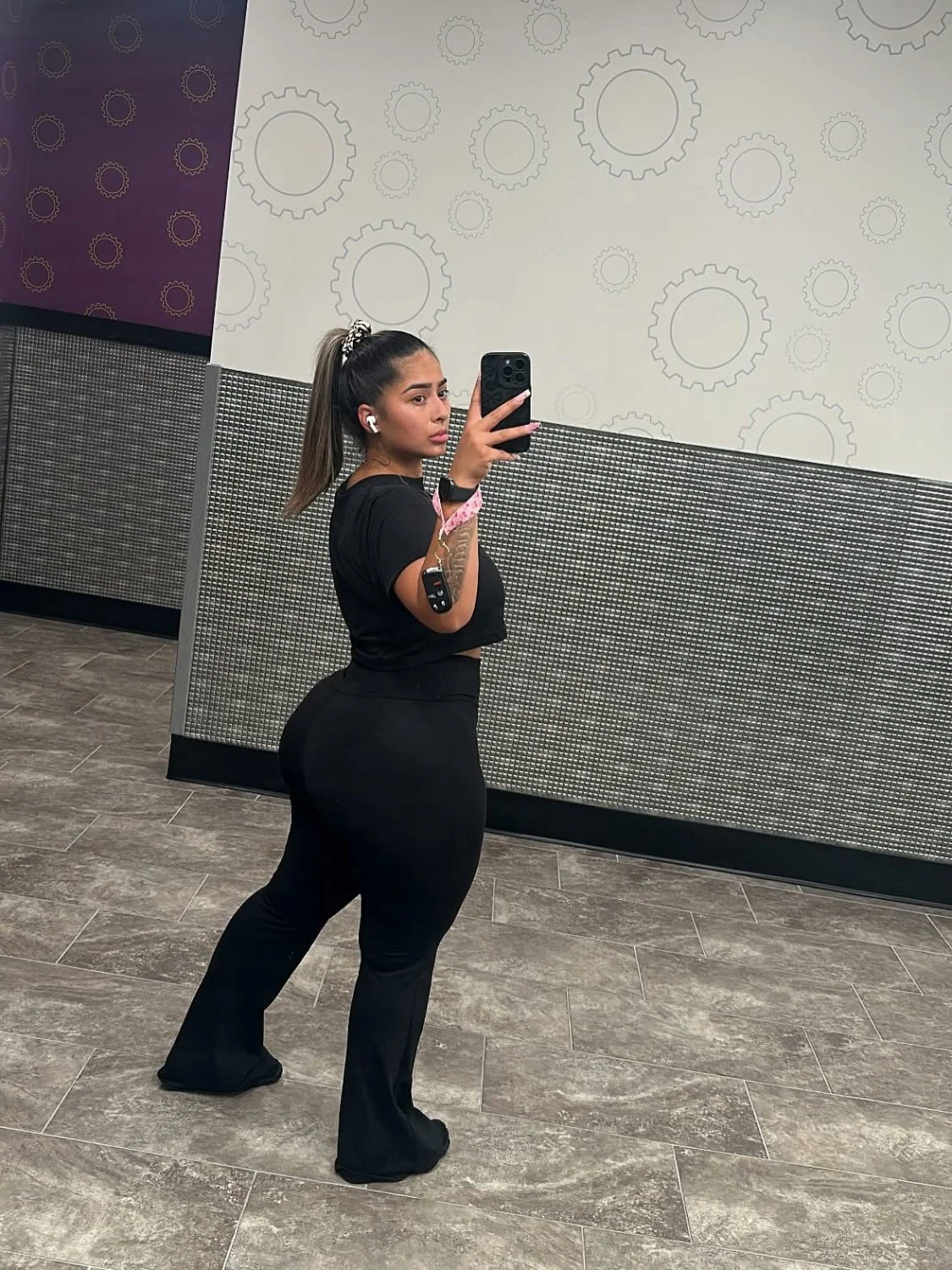 keepingupwqueen_ image 13