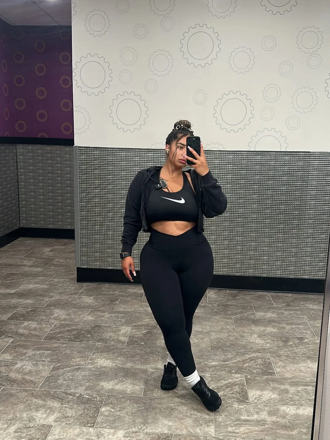 keepingupwqueen_ image 16