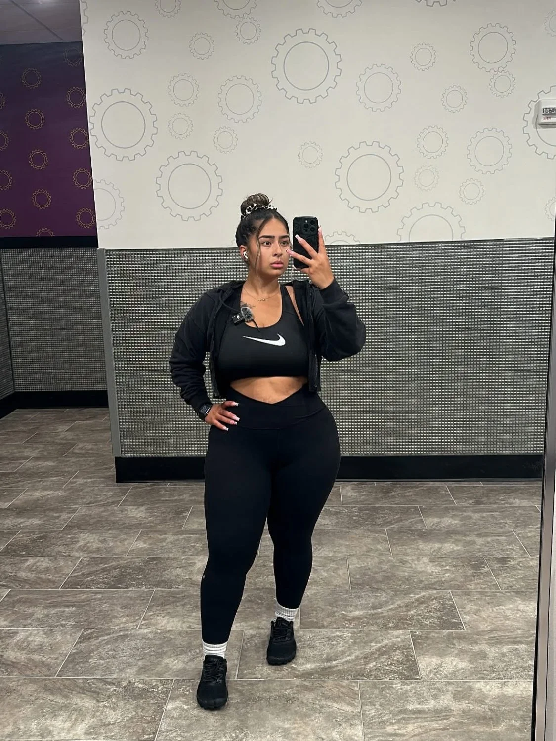 keepingupwqueen_ image 19