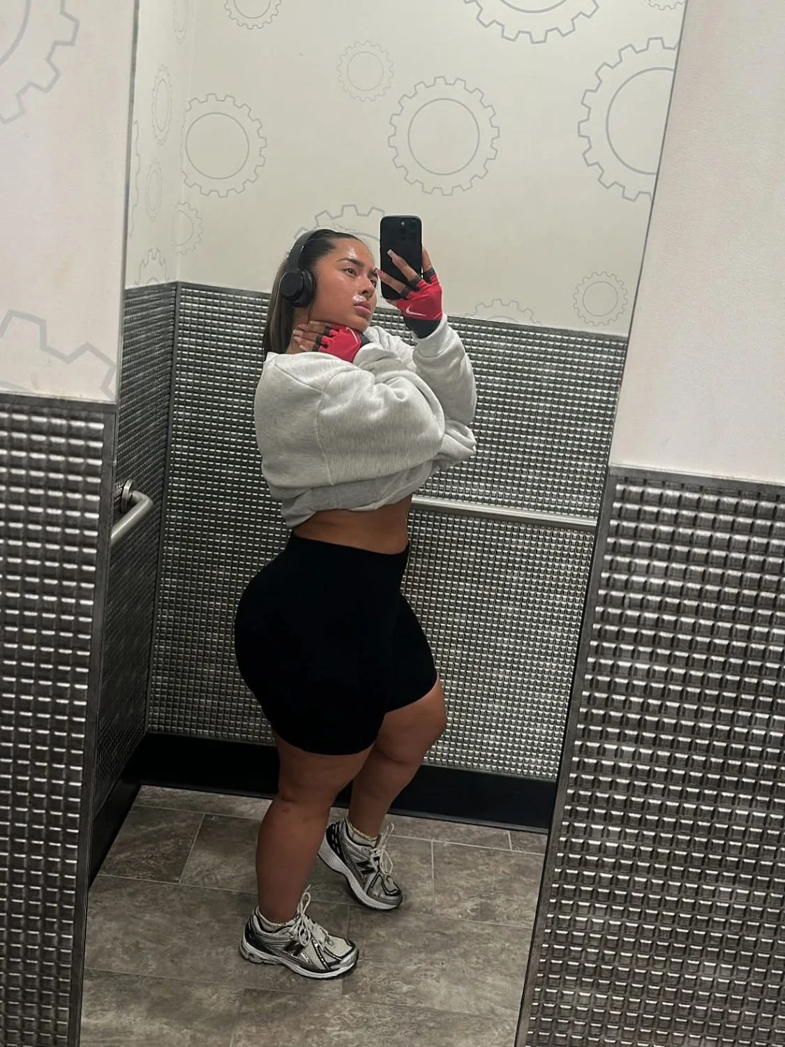 keepingupwqueen_ image 23