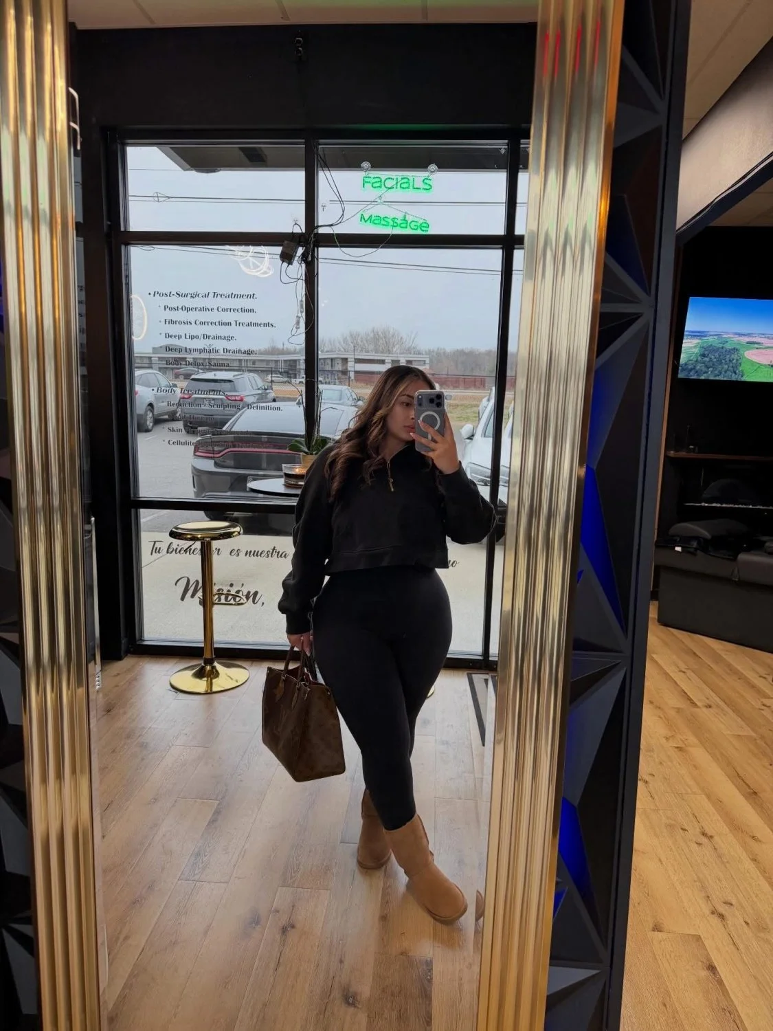 keepingupwqueen_ image 42