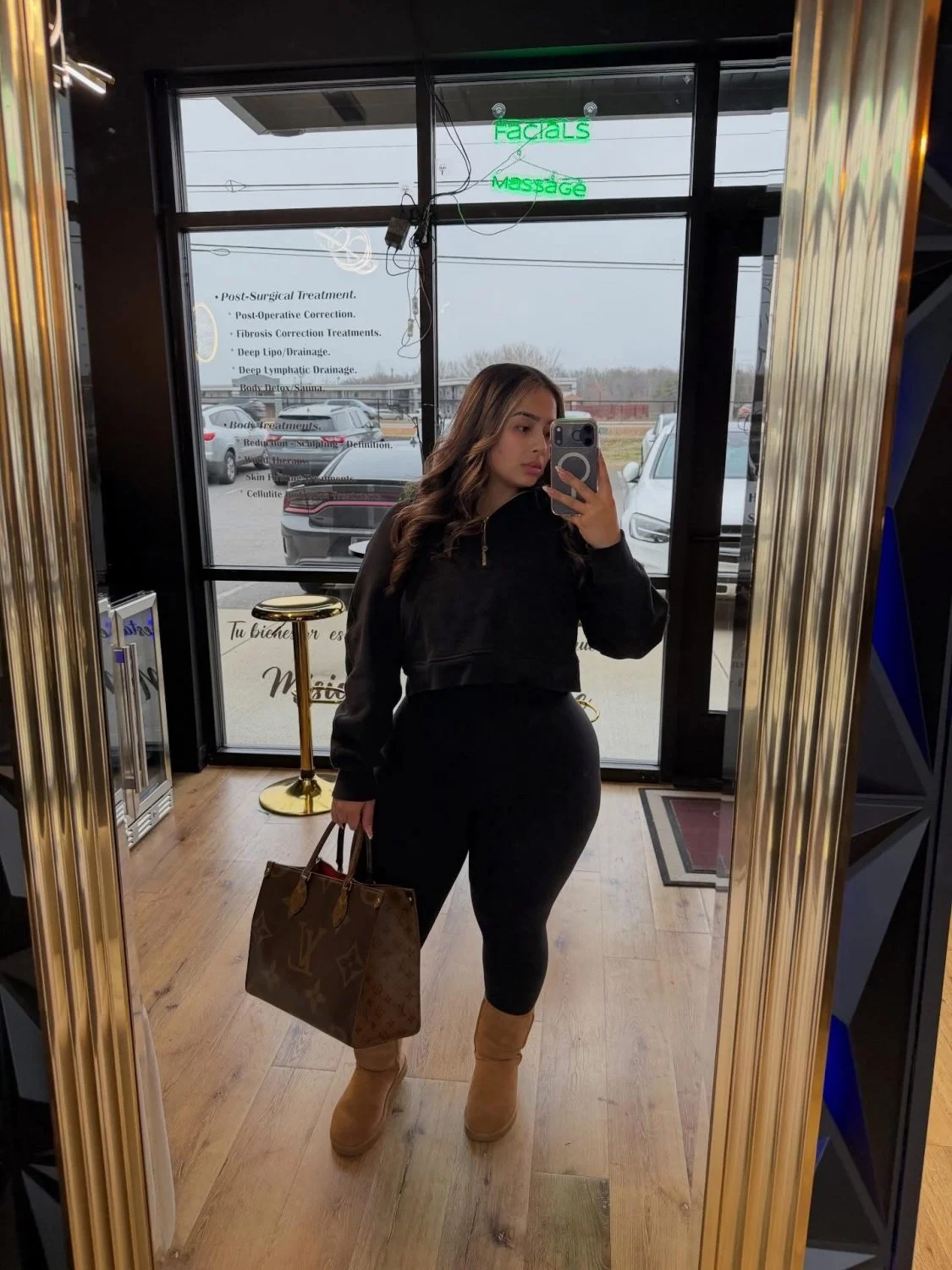 keepingupwqueen_ image 43