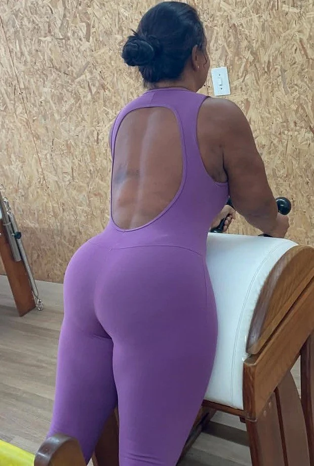 Tia coroa madura exibida do insta morena peituda image 5