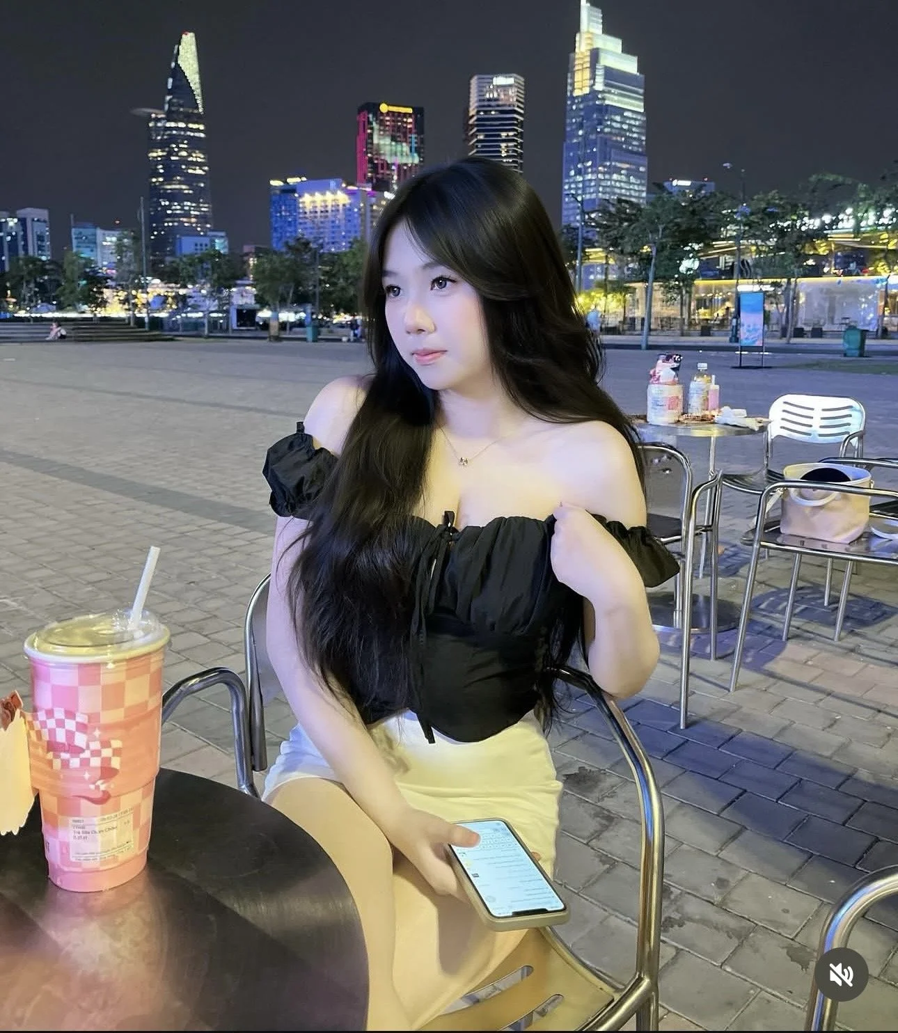 Con đĩ bạn thân thích bú cu image 1