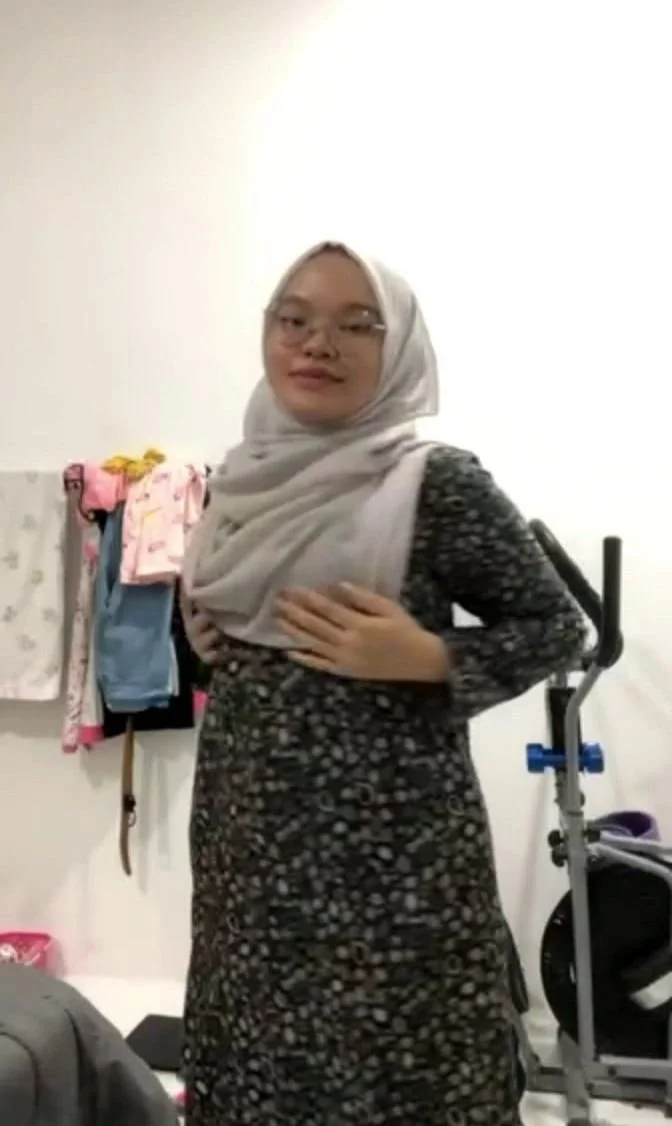 Teen hijab bitch expose herself image 3