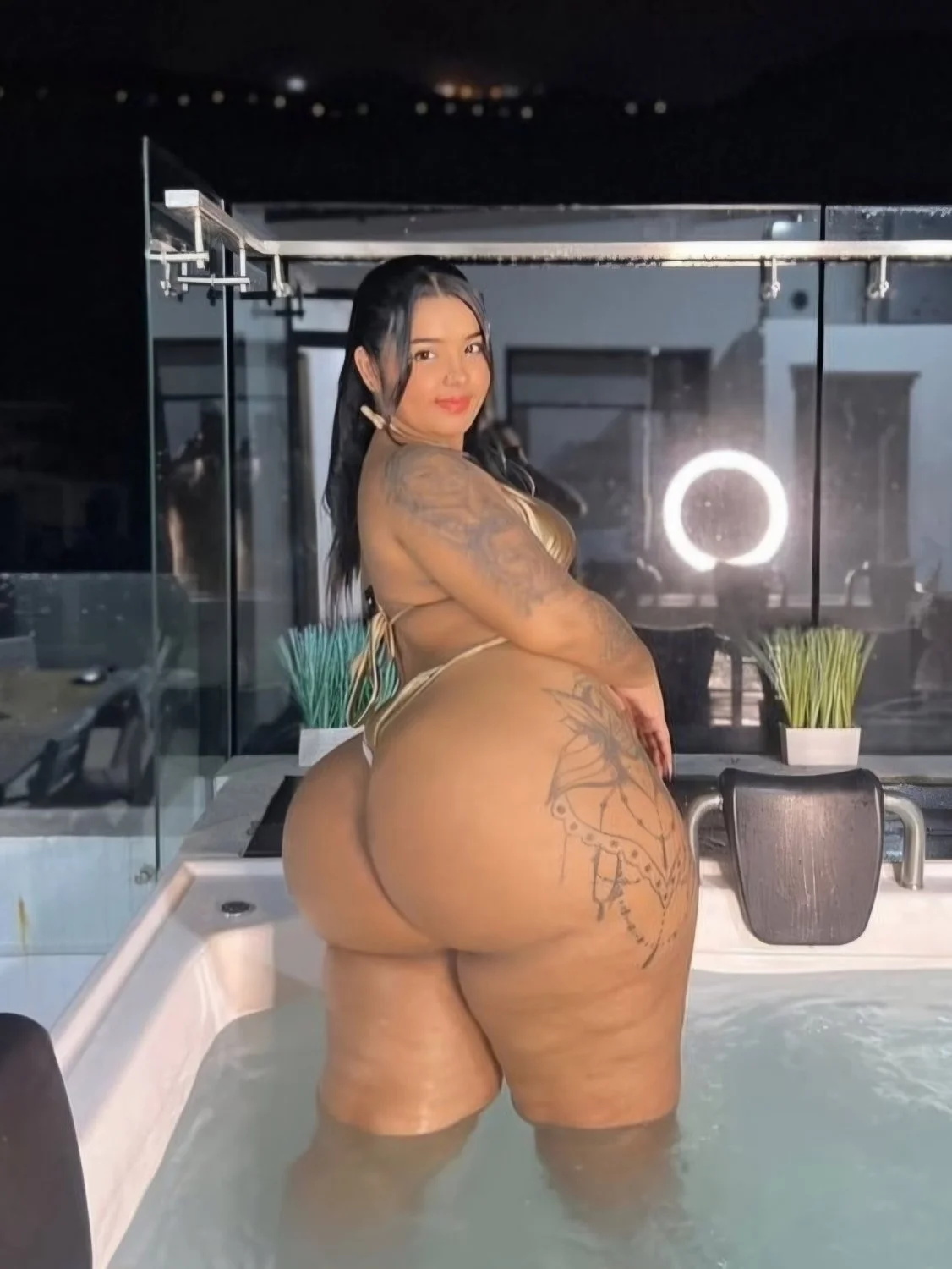 Sexy ExtraCurvyButt main image