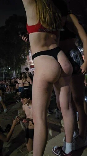 branquinha bunduda de calcinha na festa na faculdade image 7