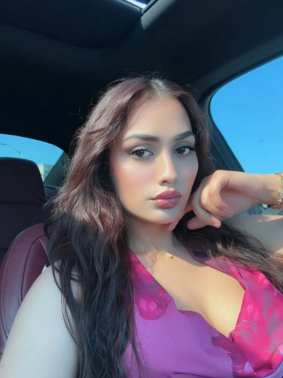 Hot indian chicc got fucked hard in a hotel main image