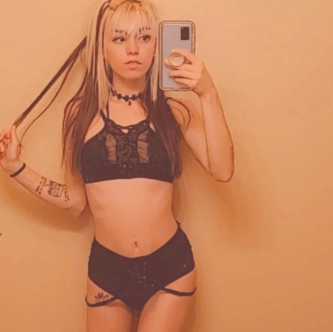 Alt Mickie image 28