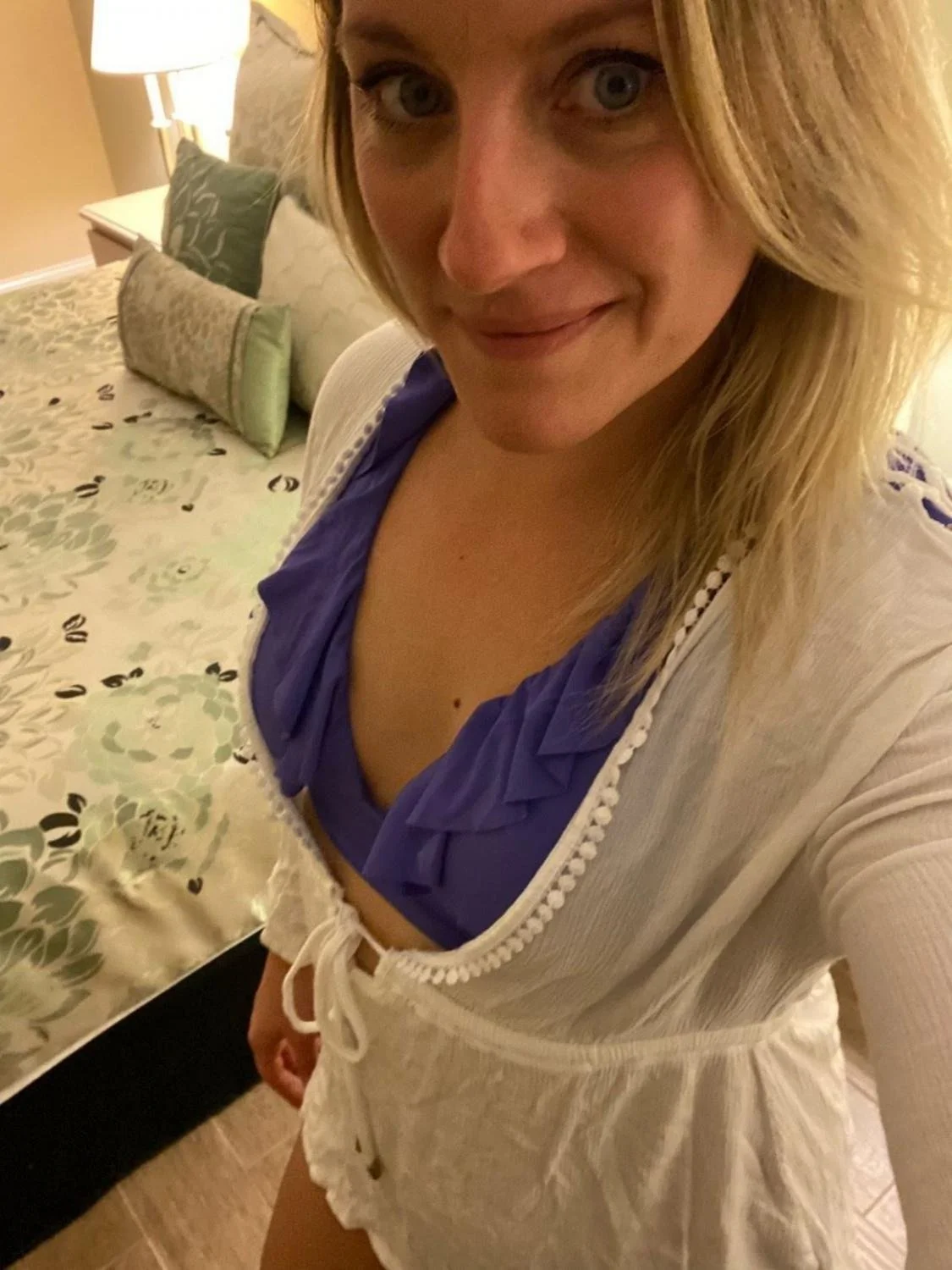 Whore Lindsey main image