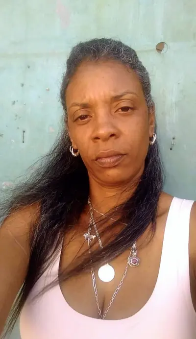 SOY UNA MILF CUBANA MUY PUTA Y CALIENTE DE TETAS GRANDES Y BOLLO HÚMEDO cover image