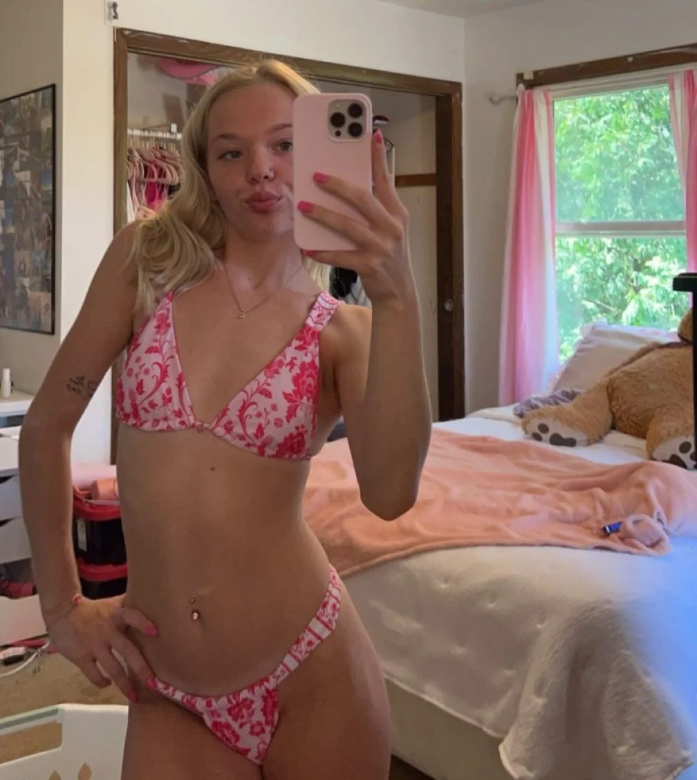 Teen cocksucker cutie Ezmerelda slut 18+ image 2