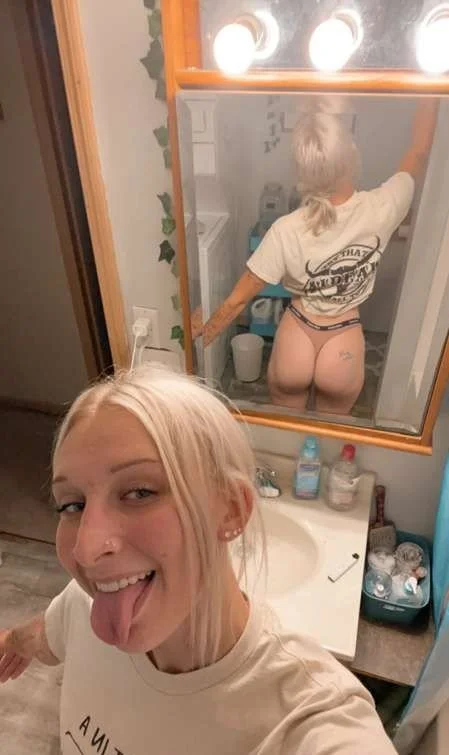 Lyndsay 🔥 image 20