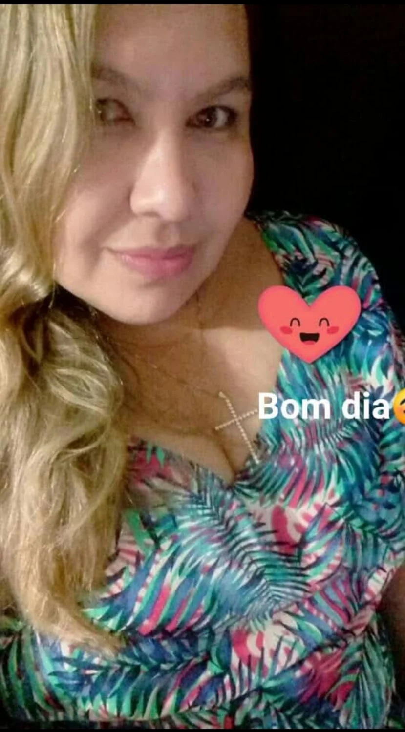 Outra mãe de amigo, Leila baixinha, branquinha safada. main image