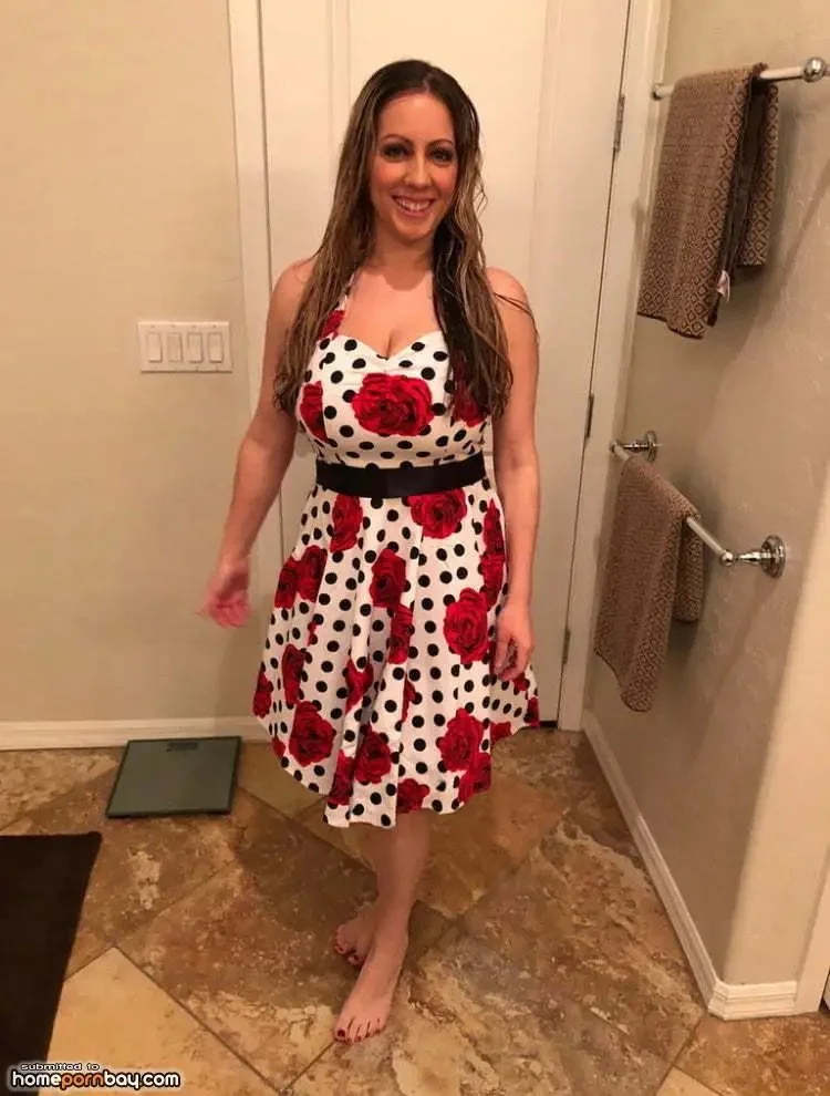 Cassi - Huge Titted Hotwife. (tit) image 4