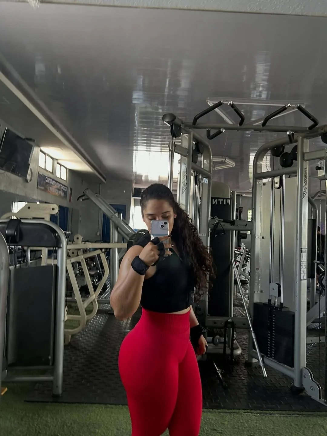 Voyeur Gym rica culona licras roja sabrosa main image