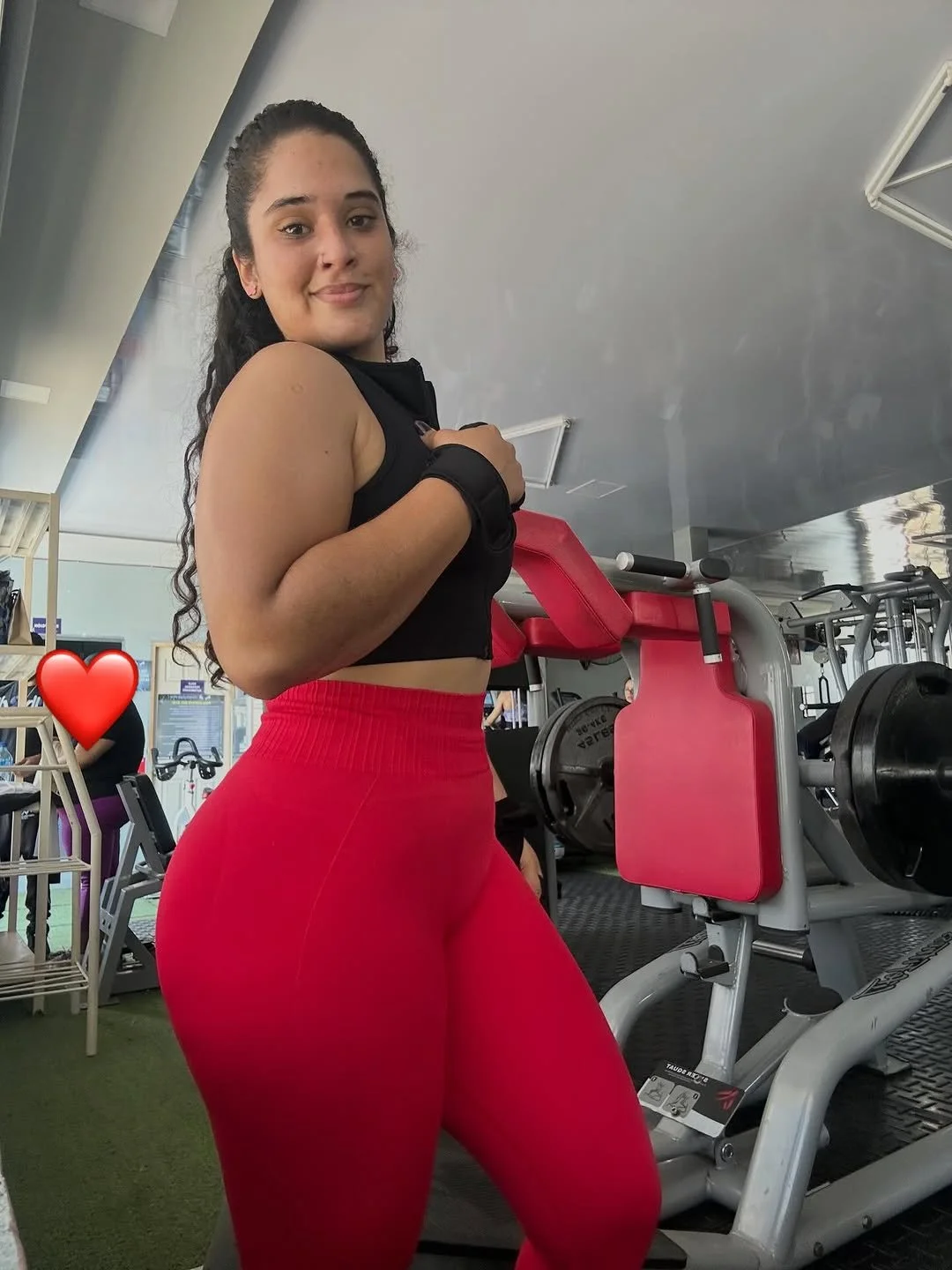 Voyeur Gym rica culona licras roja sabrosa image 7
