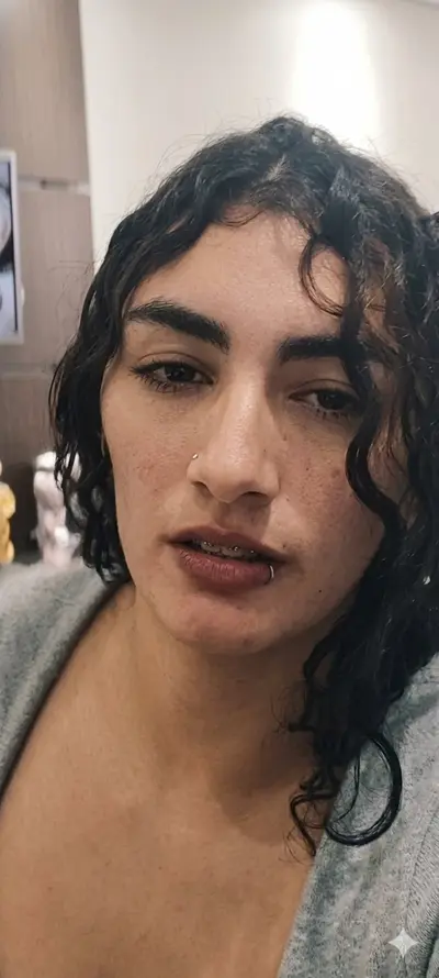 Magrinha mandou nudes da bucetinha goazada cover image