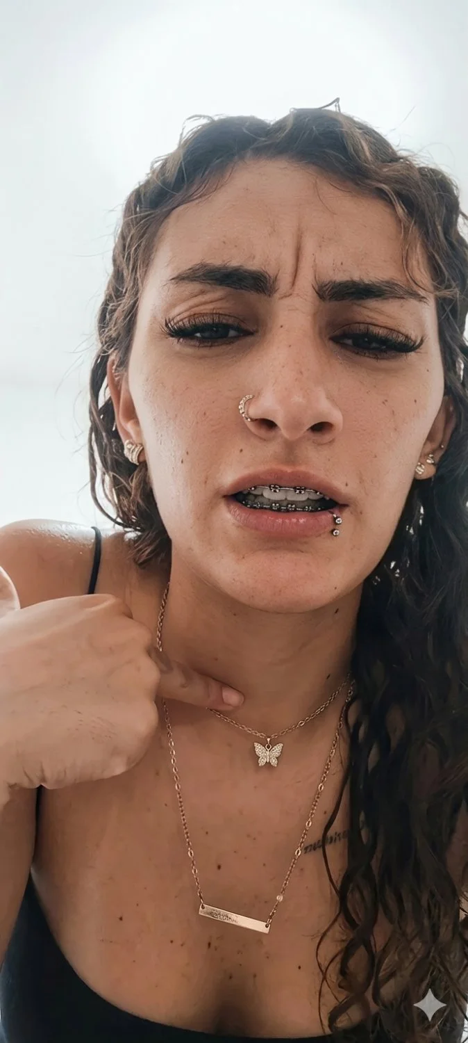 Magrinha mandou nudes da bucetinha goazada image 10