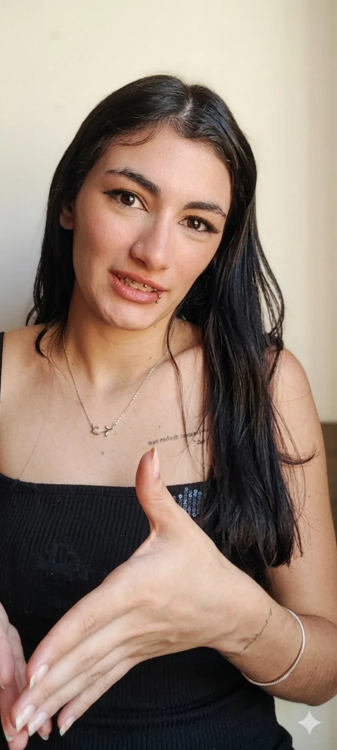 Magrinha mandou nudes da bucetinha goazada image 11