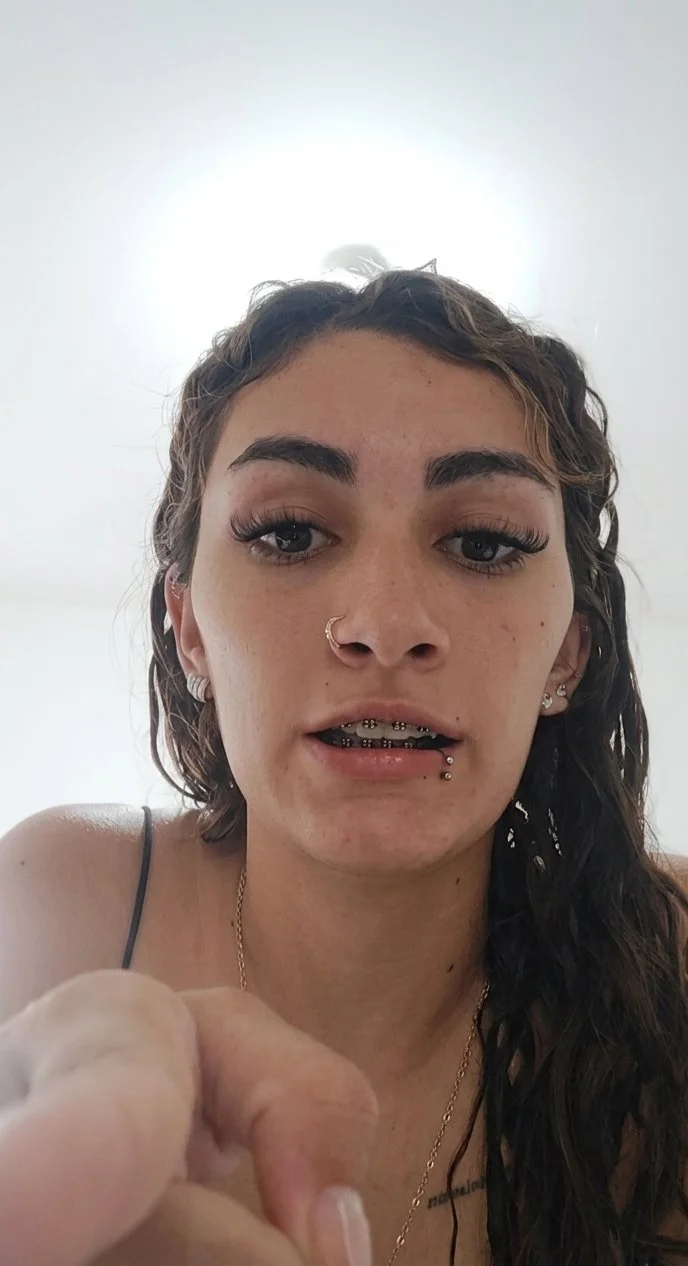 Magrinha mandou nudes da bucetinha goazada image 12