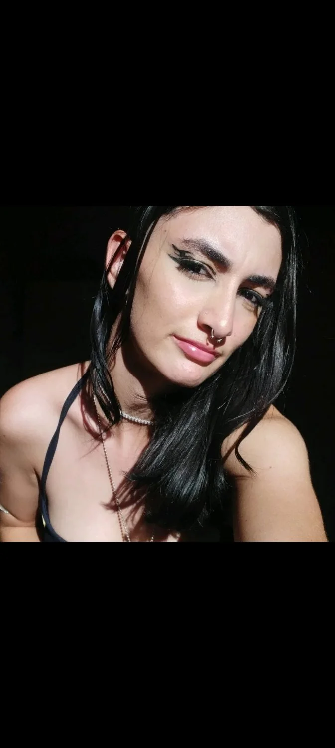 Magrinha mandou nudes da bucetinha goazada image 18