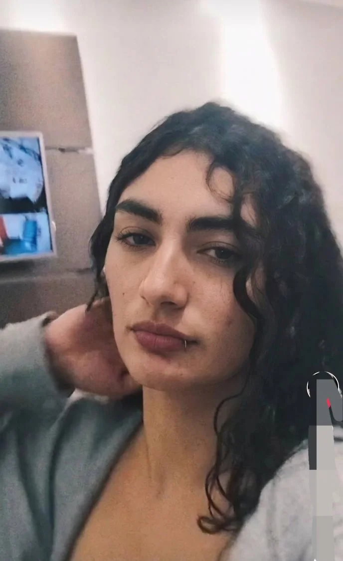 Magrinha mandou nudes da bucetinha goazada image 4