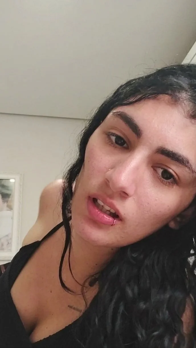 Magrinha mandou nudes da bucetinha goazada image 6