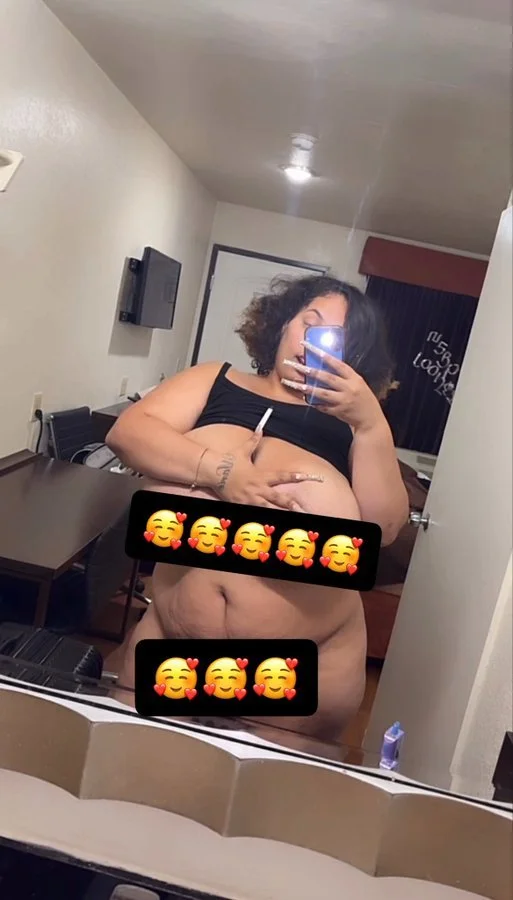 HLX-DjDa4AAyLaF main image