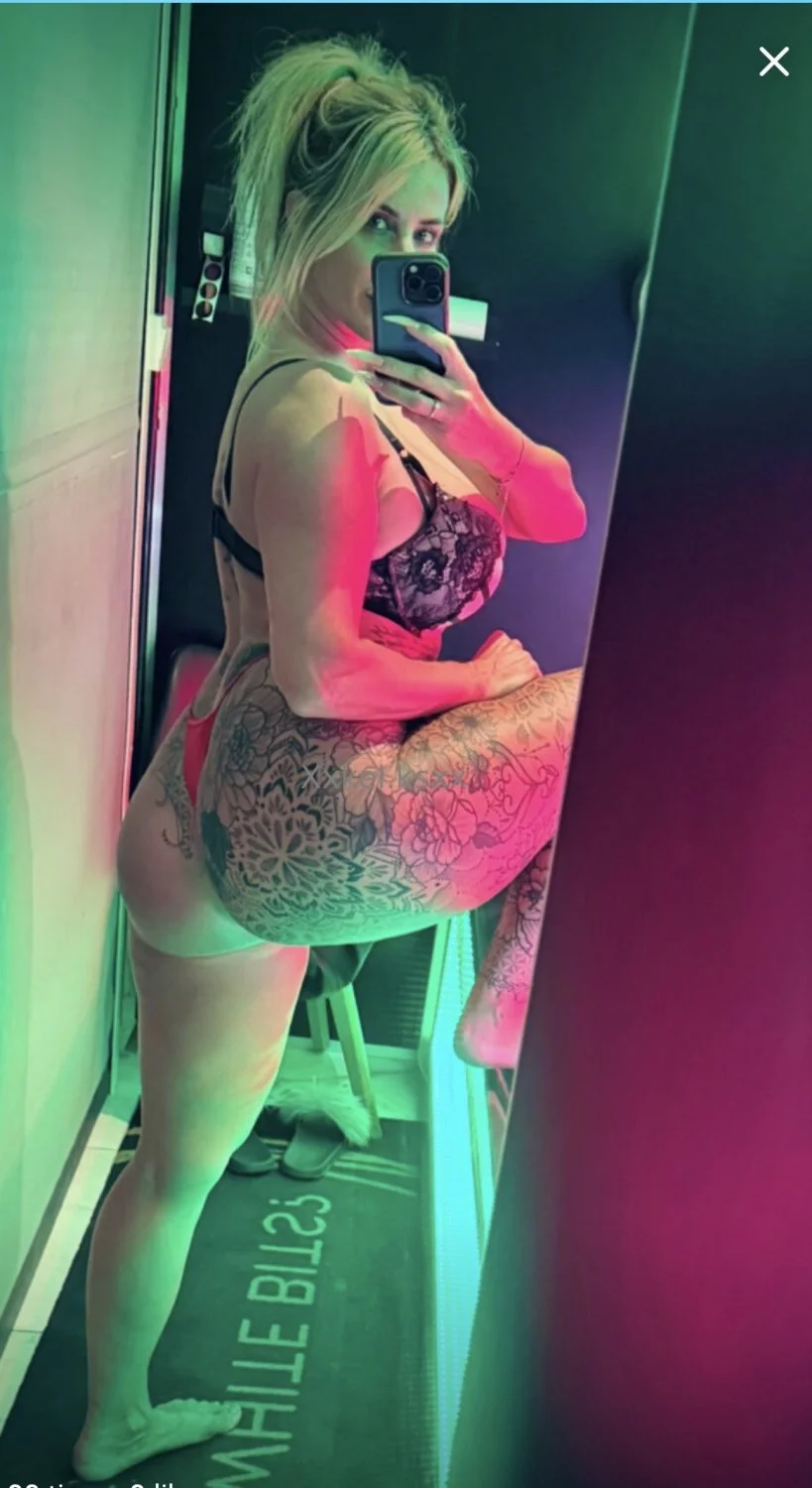 UK milf Kelly Lou image 24