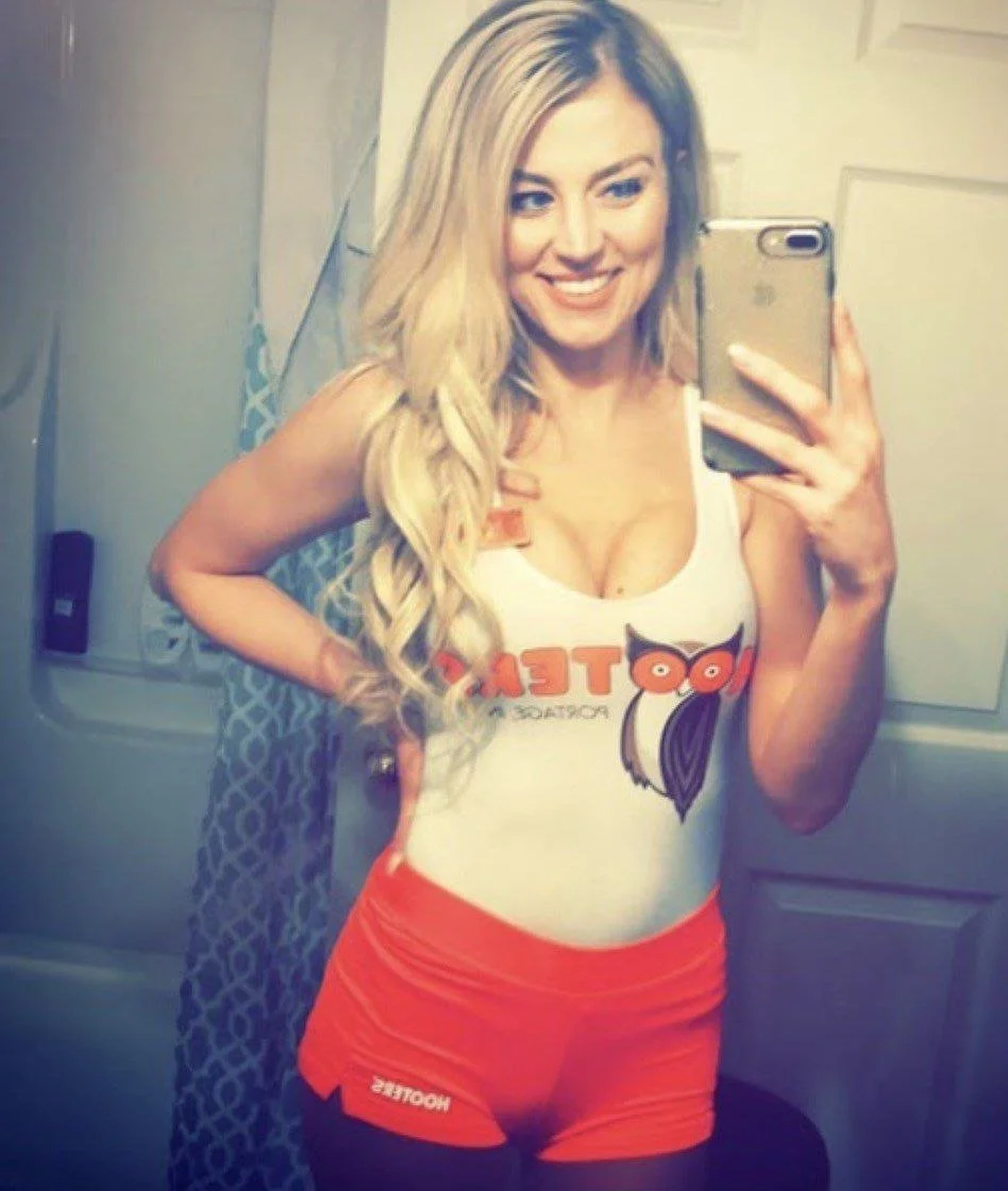Blonde Hooters Slut shows of Nude image 2