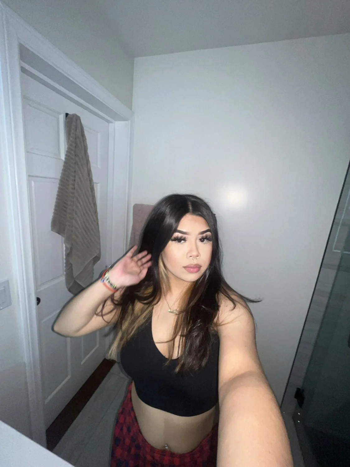 Latina babe image 14