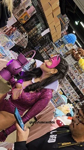 cosplayer da bunda linda com a roupa roxa cravada na buceta image 5