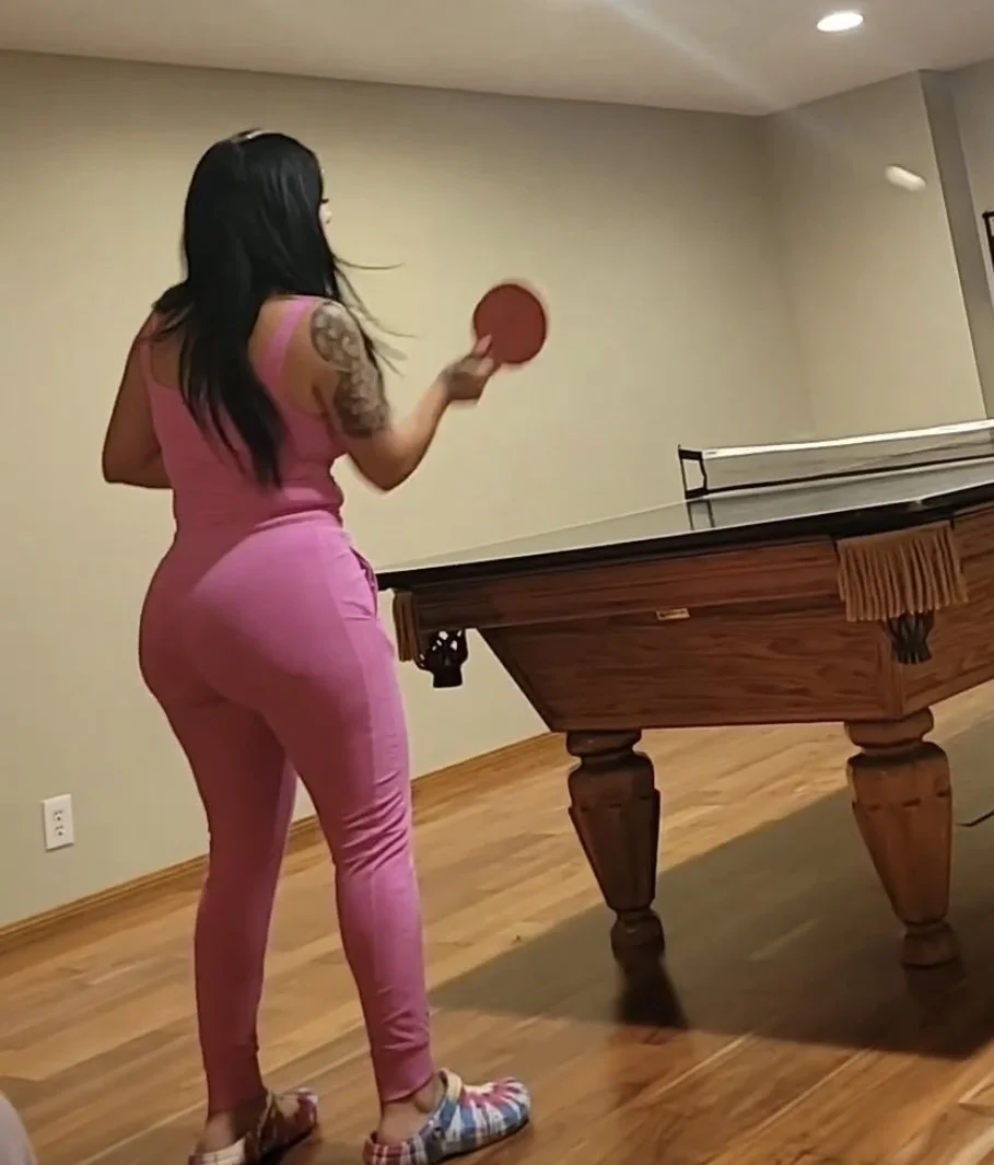 Latina milf slut with big ass image 2