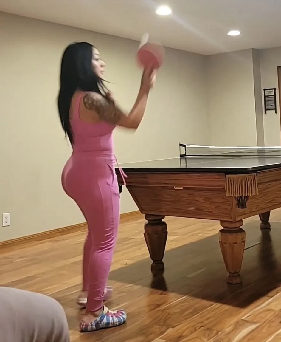 Latina milf slut with big ass image 3