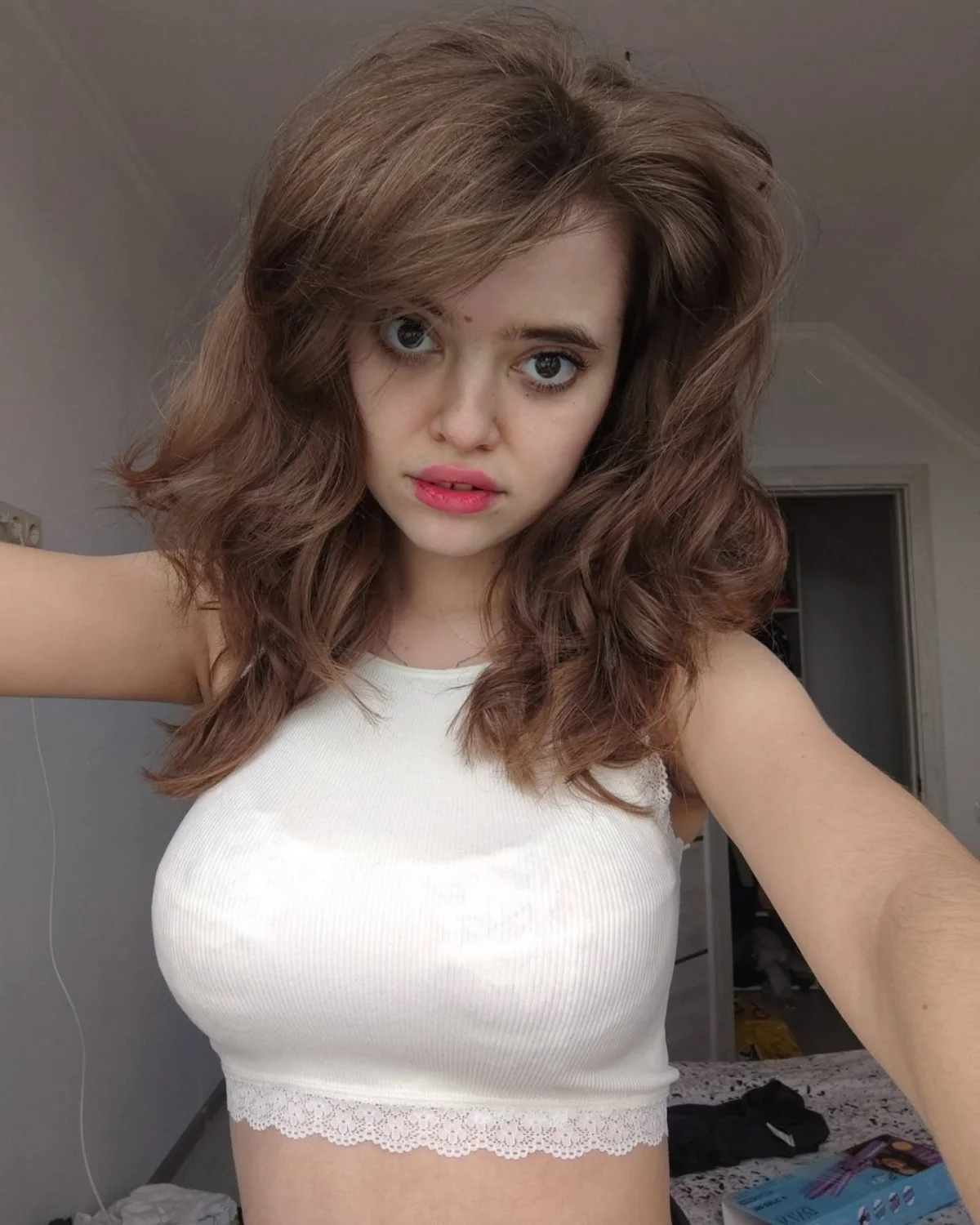 Linda tetona de 18 años image 14