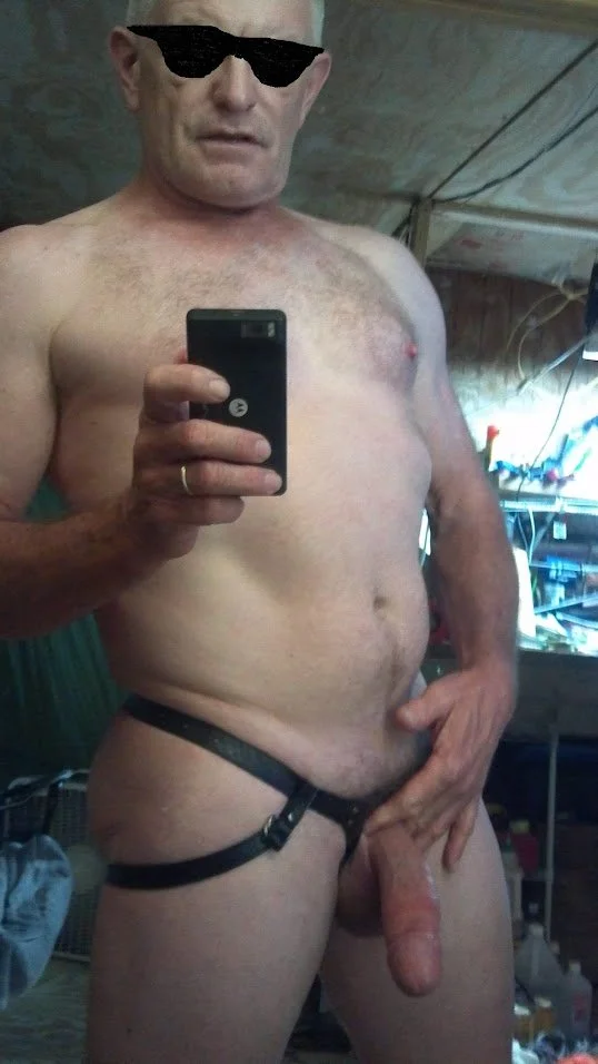 me strokin' distracted painting in the bathroom age 62 to 64 and a few older selfies image 4