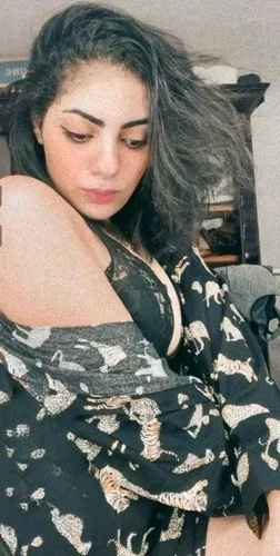 brunette arab girl image 3