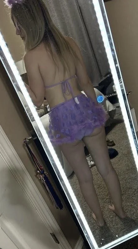 Blonde hottie showing off big tits and amazing body image 9