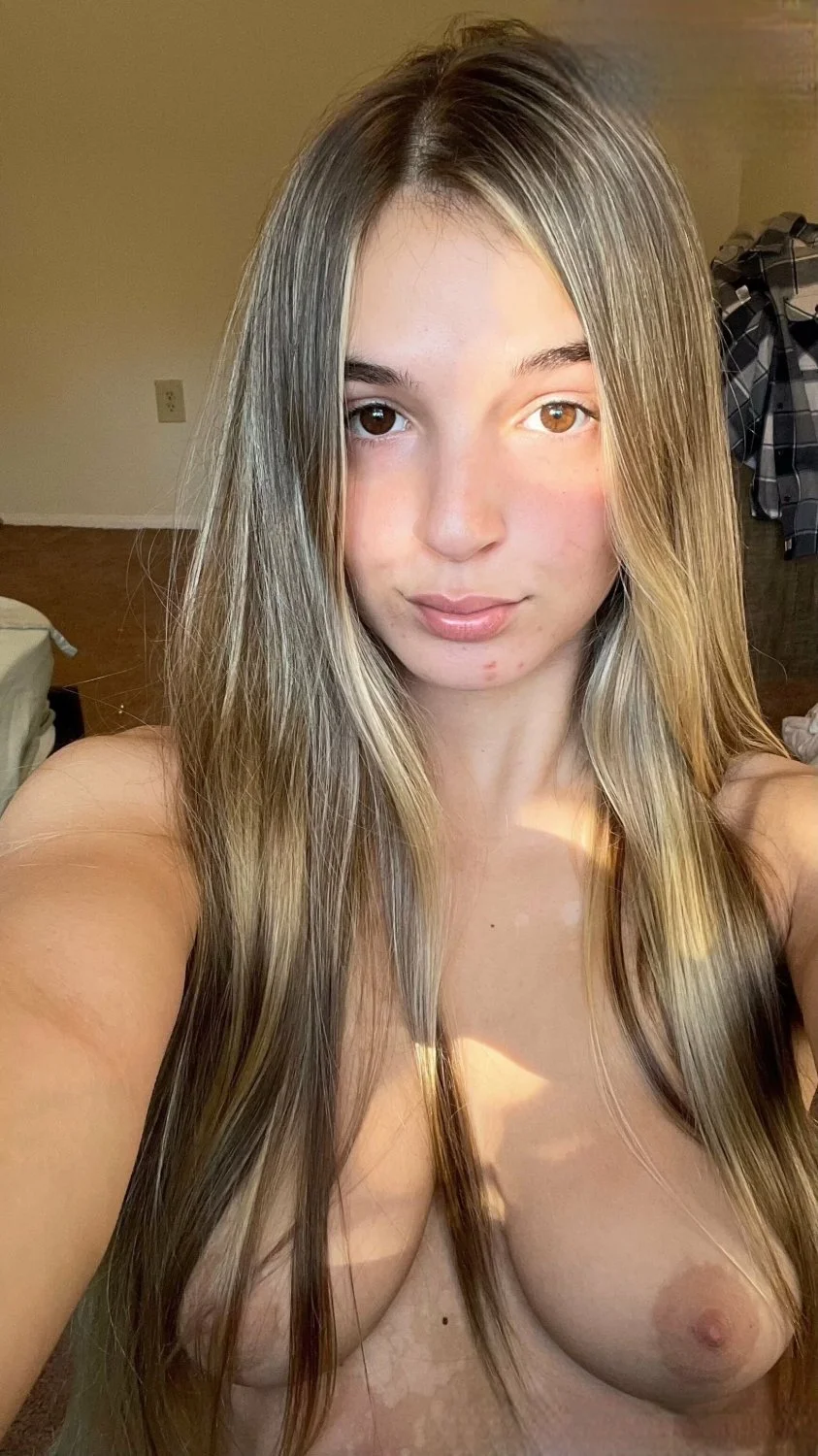 Stunning Hooters Slut image 7