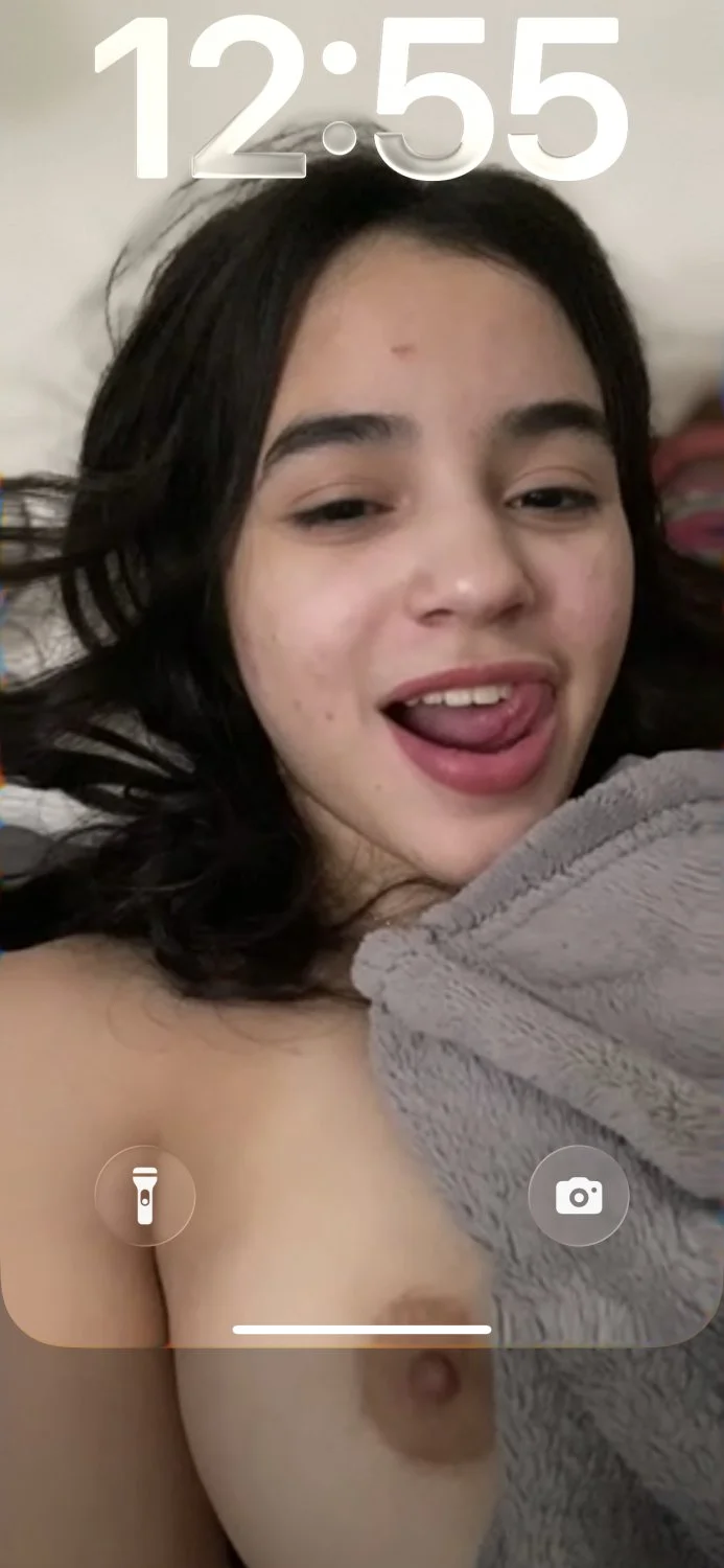 muchos vergudos hermosos pero ninguno como el que me hizo playlist y me tenia de fondo de pantalla🥹 image 3