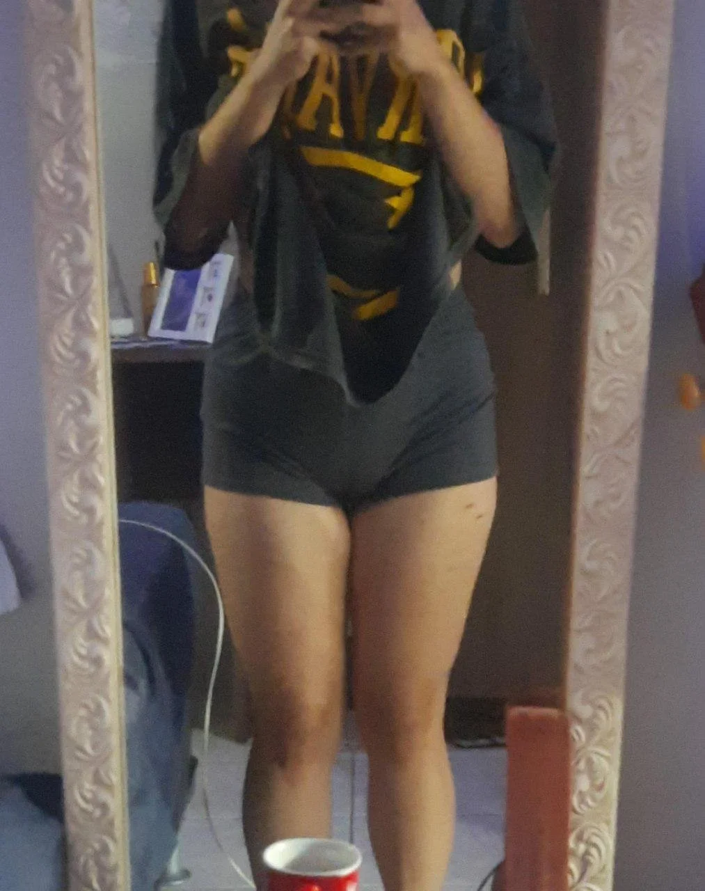 Gótica novinha boqueteira image 3