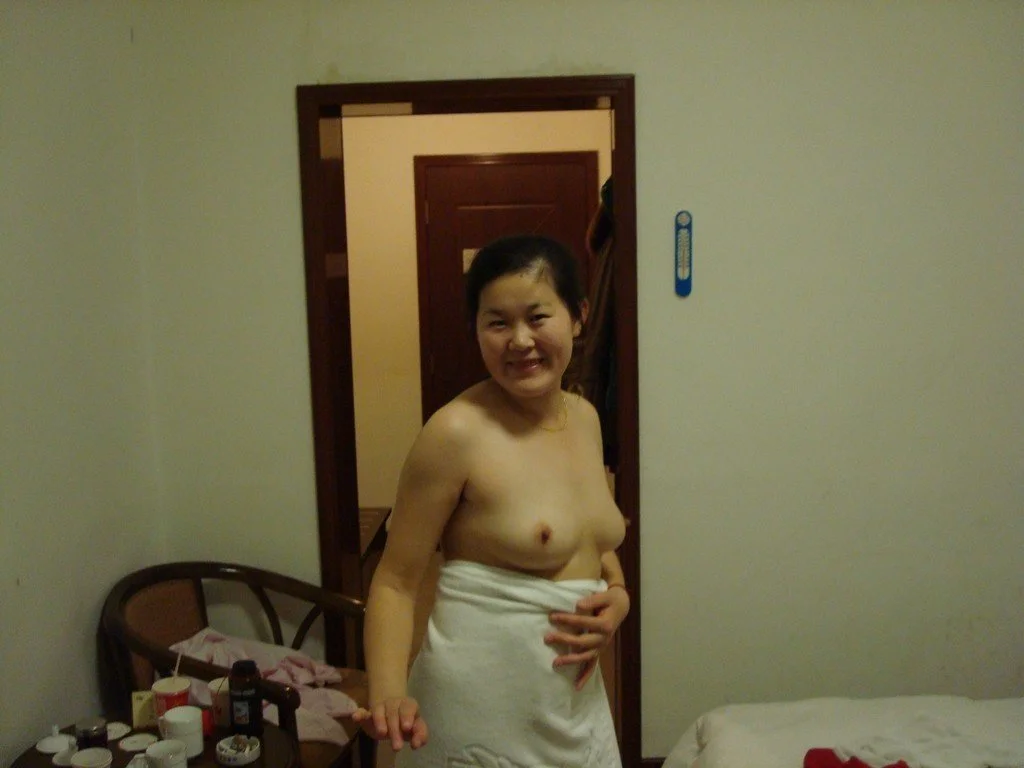 Chinese amateur milf 33 main image